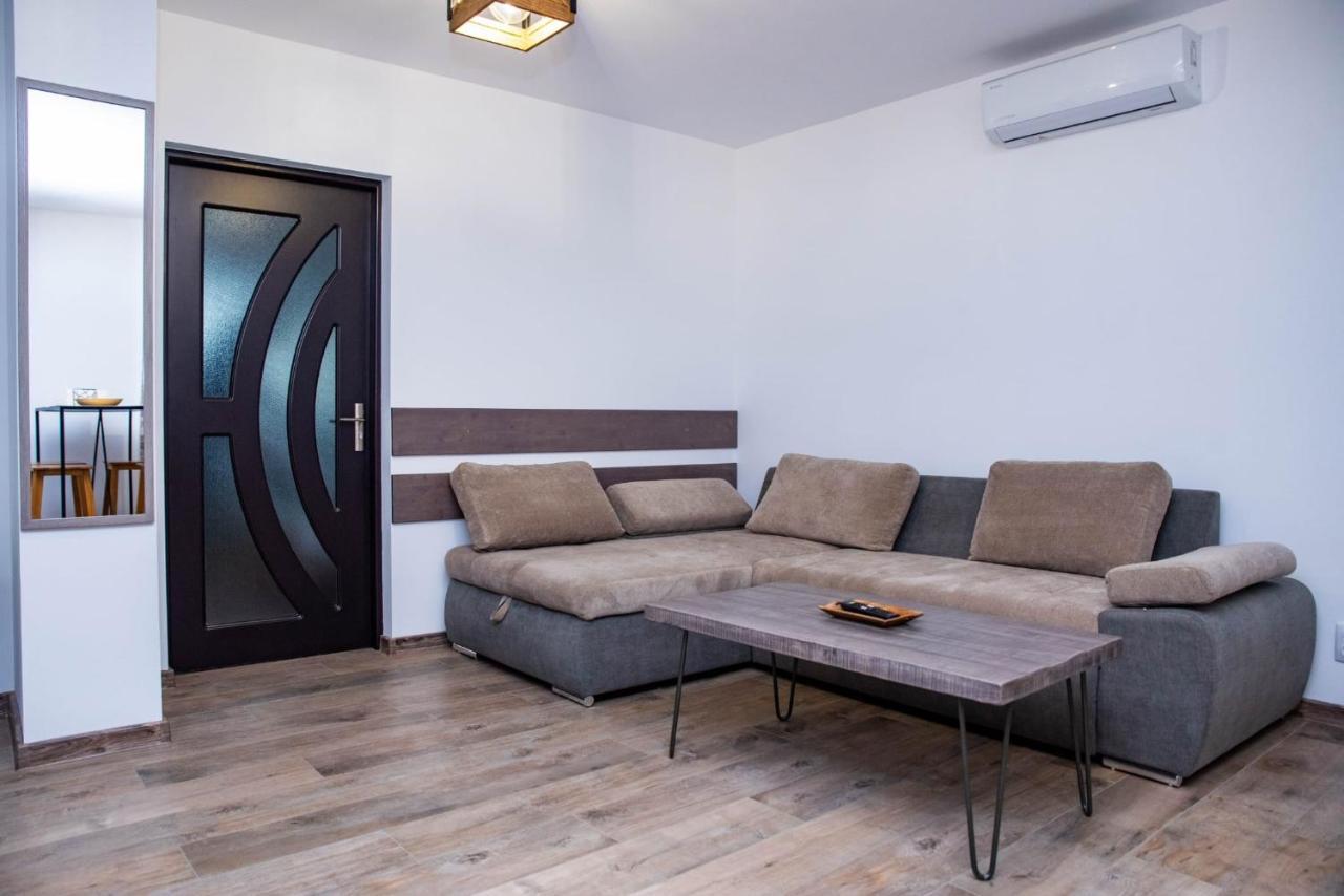 Green Apartments Орадя Экстерьер фото