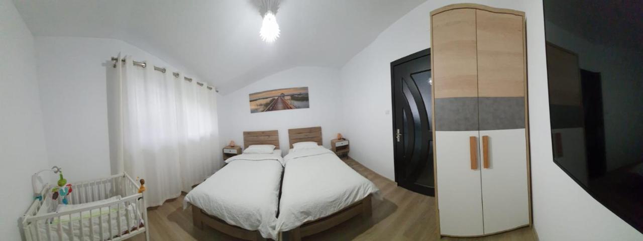 Green Apartments Орадя Экстерьер фото