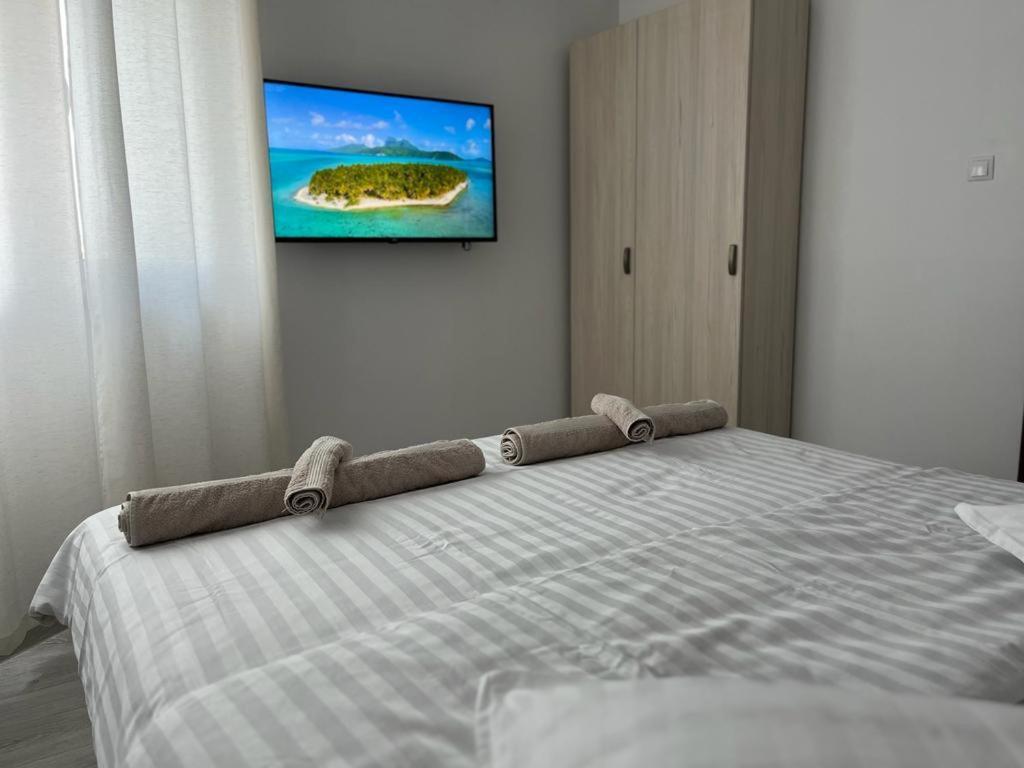 Green Apartments Орадя Экстерьер фото