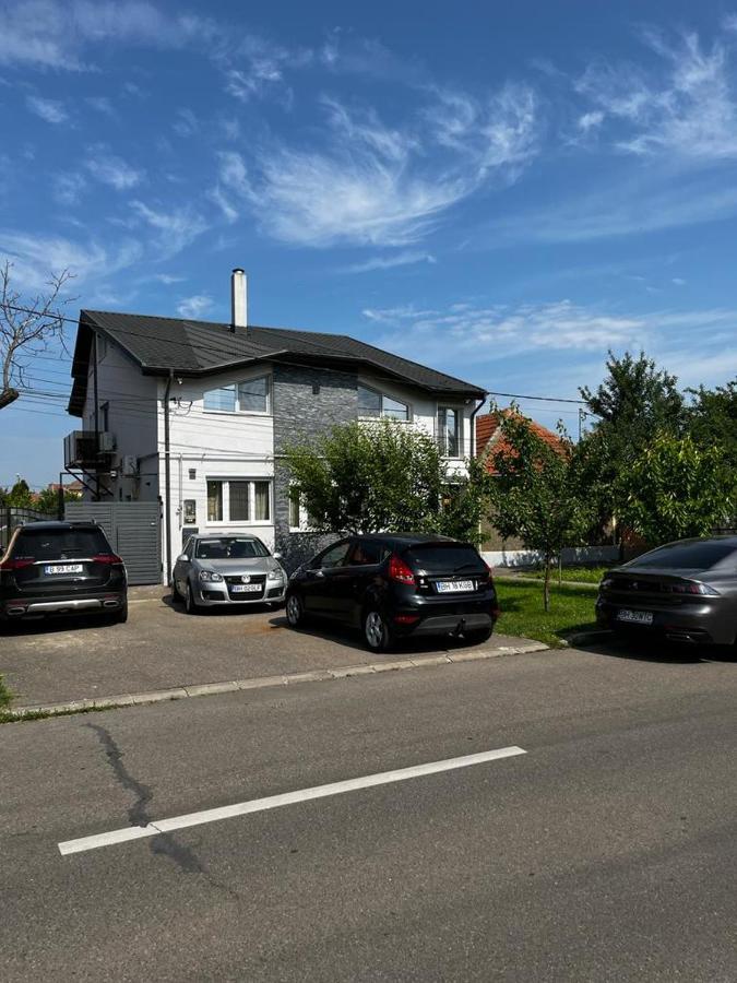 Green Apartments Орадя Экстерьер фото